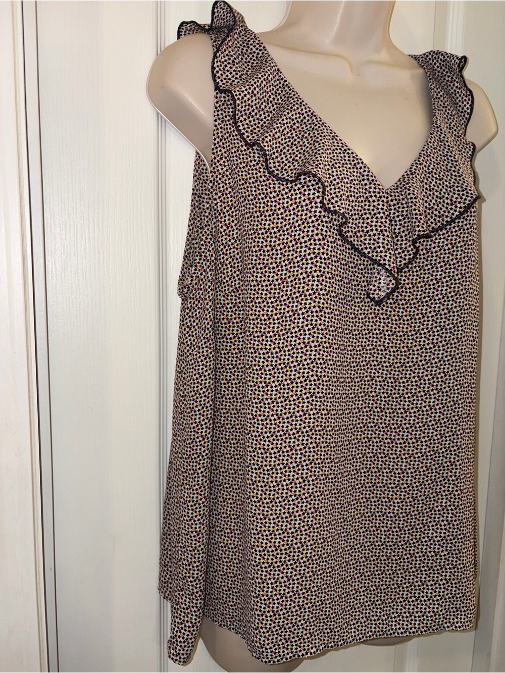 CABI Womens Ruffle V-Neck Sleeveless Top - Beige Multi - Picture 4 of 6